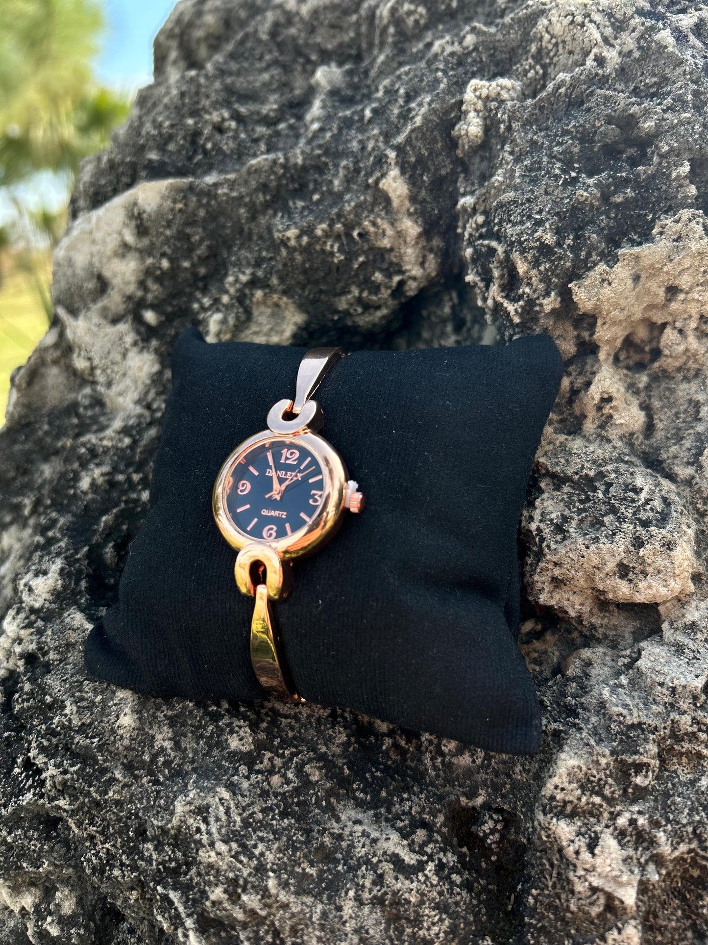 Women's Modern Waterproof Watches with Chic Styling