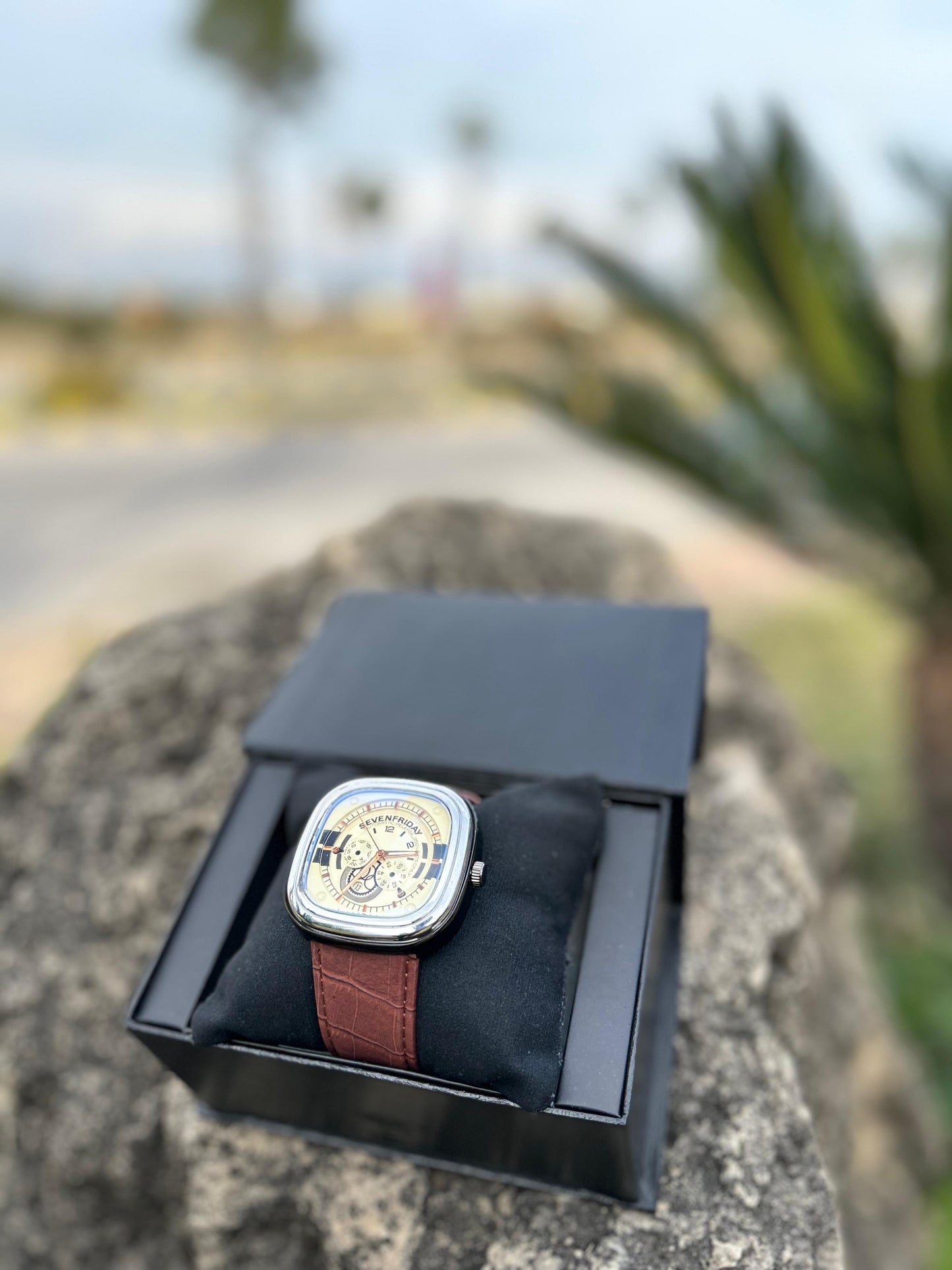 Men's Prestige Timepiece with Sophisticated Style